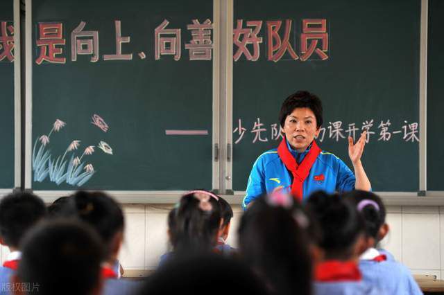 由李睿珺执导，武仁林、海清主演的《隐入尘烟》于7月8日正式上映，讲述了两个被各自家庭抛弃掉的孤独个体，在日复一日的耕耘中，二人相濡以沫，共建家园的故事